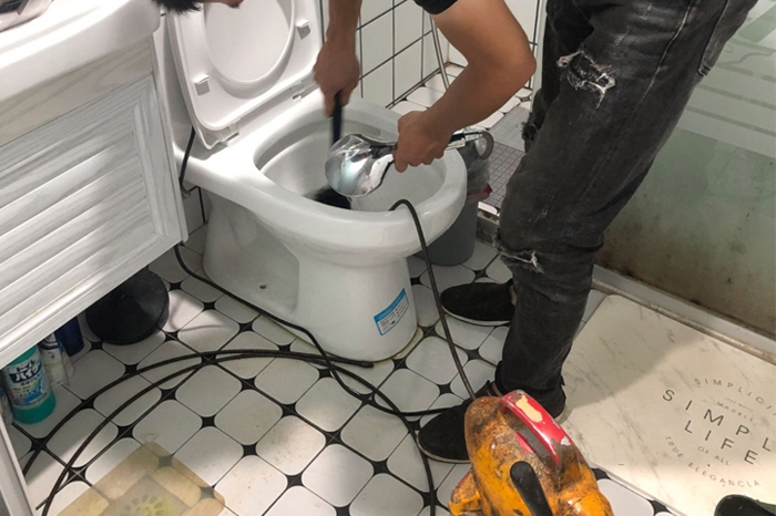 洞口疏通下水道