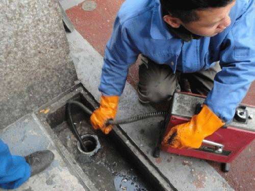 洞口疏通下水道