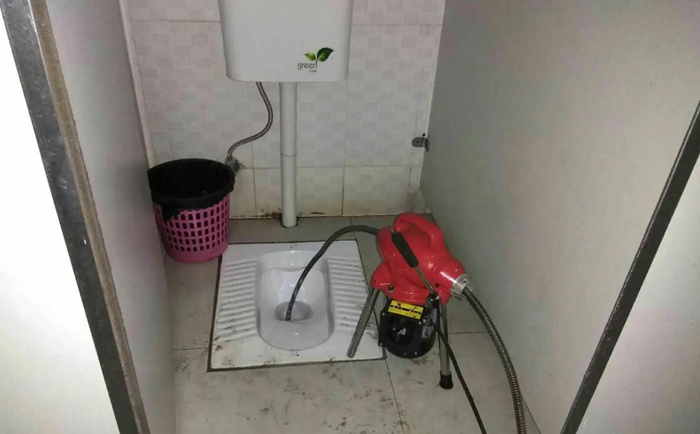 洞口蹲便疏通