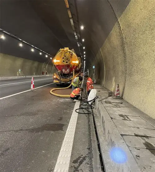 洞口隧道排水渠清淤